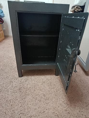 куплю оружейный сейф: Продаются обычный металический сейф. размеры от 50см до 75 см высотой — 3