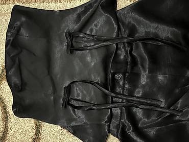 костюм велюровый: В двух размерах 42 и 44! Черный атласный костюм из двух предметов: - — 2