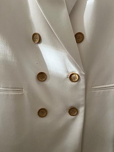 Личные вещи: Продаю новый красивый белый жакет Alexandra, двубортный, плотная — 6