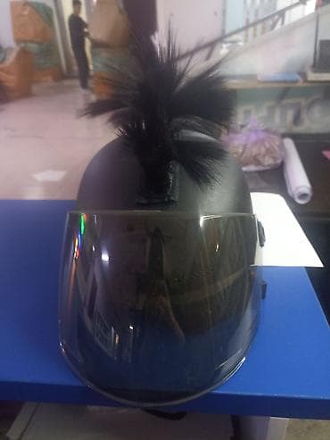 шлем маска: Мото-шлем с затемнённым визором и декоративным верхним креплением - — 2