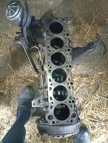 мотор на мопед: Двигатель в разборе (рядный 6-цилиндровый). Комплект из фотографий: - — 2