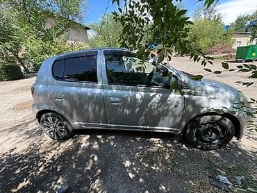 devo tiko: Toyota Vitz: 2000 г., Автомат, Бензин, Хэтчбэк — 1