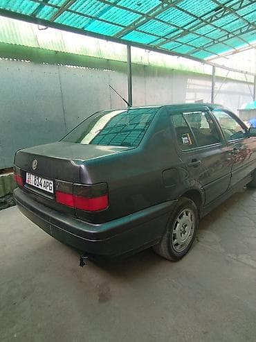 bud e9: Volkswagen Vento: 1993 г., 2 л, Механика, Бензин, Седан — 4