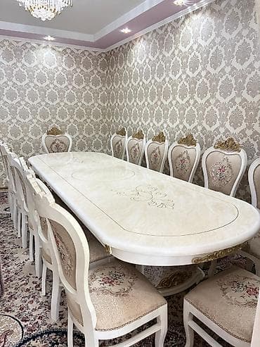 Стол и стул для зала, Б/у, Платная доставка, цвет - Бежевый