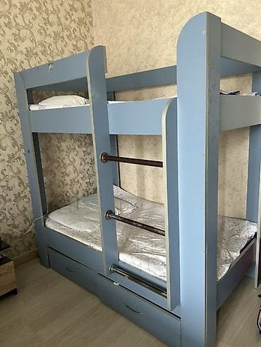 Двухъярусная детская кровать, Б/у, ЛДСП, цвет - Голубой