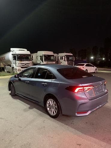outback br: Toyota Corolla: 2020 г., 1.8 л, Вариатор, Гибрид, Седан — 6