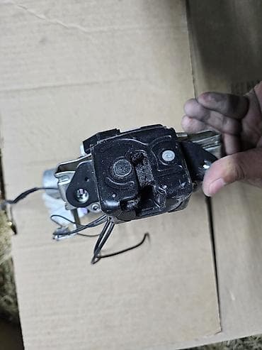 Глушители: Замок двери багажника Subaru Outback BT 5 — 1