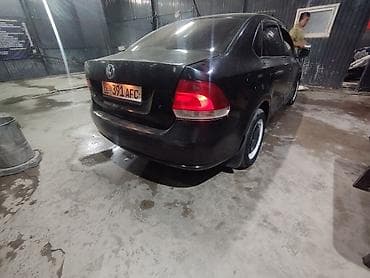 Транспорт: Volkswagen Polo: 2011 г., 1.6 л, Механика, Газ, Седан — 2