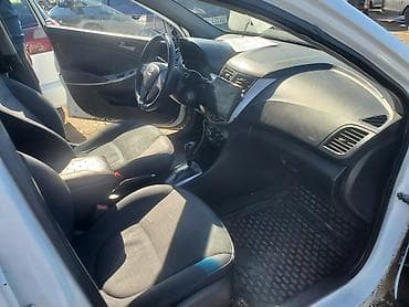 гранд старекс: Hyundai Solaris: 2015 г., 1.6 л, Автомат, Бензин, Седан — 4