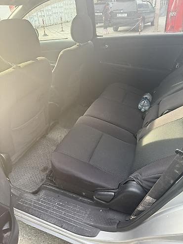 m5 g30: Toyota WISH: 2003 г., Автомат, Бензин, Минивэн — 10