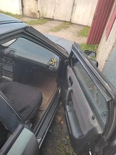 mitsubishi pojero: Mazda 323: 1994 г., Механика, Бензин — 7