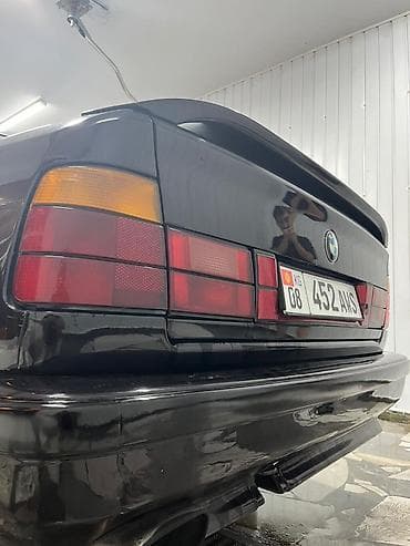 машина с российскими номерами: BMW 5 series: 1991 г., 2 л, Механика, Бензин, Седан — 3