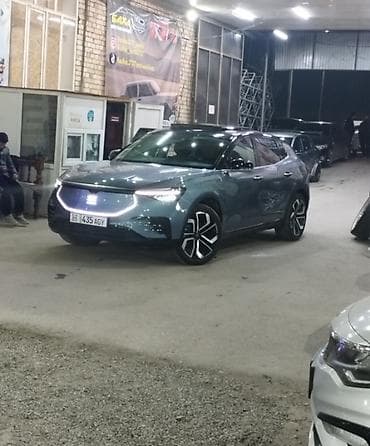 Электромобиль кроссовер (5 дверей) с современным дизайном и