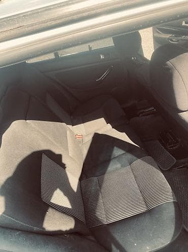 авто рага: Volkswagen Golf: 2001 г., 1.6 л, Кол менен иштөөчү, Бензин, Хетчбек — 6