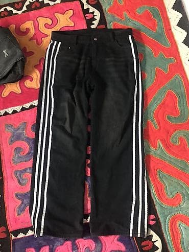 Черные широкие джинсы с тремя контрастными белыми лампасами по бокам