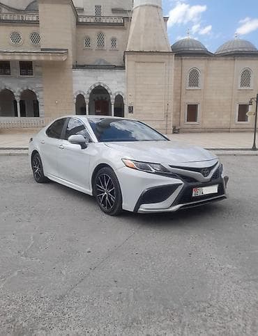 Toyota Camry: 2022 г., 2.5 л, Автомат, Бензин, Седан