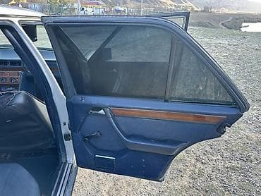 экран для машины: Mercedes-Benz — E220 - Классический интерьер с синим текстильным — 5