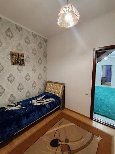 в сутки: Уютный дом с большим обустроенным участком и бассейном. Что внутри: - — 3