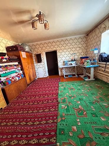 Продаётся дом с большим двором и хозяйственными постройками. - — 7