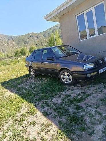 subaru forester sh: Volkswagen Vento: 1994 г., Седан — 1