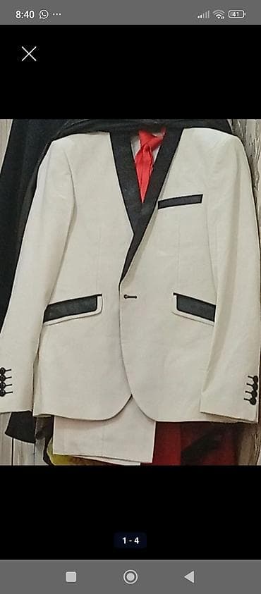 Мужской пиджак (смокинг-стайл) белого цвета с контрастной отделкой.эки