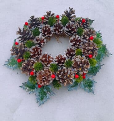 хвойная гирлянда: Новогодние декоративные композиции из шишек и хв<ои - Ручная — 5