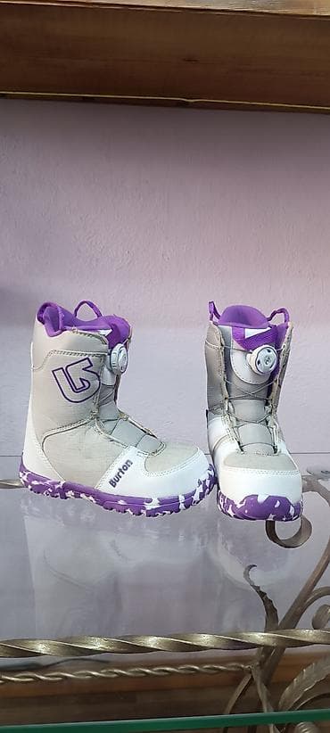 nike react: Продам крепления и ботиночки для сноуборда размер 33. цена 5000 сом — 10