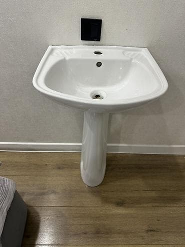 мойки: Раковина для ванной, Особенности: Глянцевое, Материал: Керамика, Размер: 40 x 40 см — 1