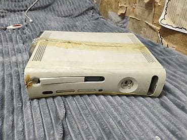 xbox 3: Продаю старушку упала с полки вот и разбилась все работает скачано — 1