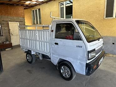бир: Daewoo Лабо: 2000 г., 0.8 л, Кол менен иштөөчү, Бензин, Пикап — 2