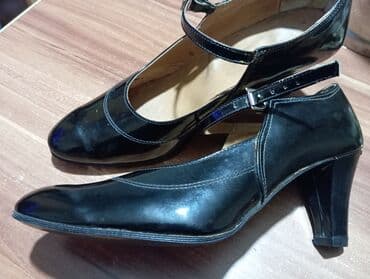 женский кошелек с отделением для телефона: Женские туфли-лодочки из черной лакированной кожи с ремешком через — 1