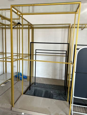 Напольная металлическая стойка-рейл для одежды черный с высотой