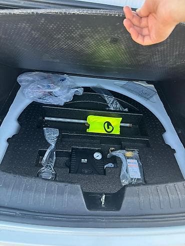 odyssey absolute: GAC Aion S (белый седан, гибрид/электрифицированная версия, шильдик — 9