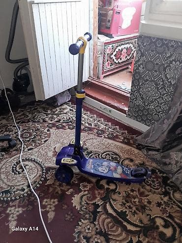 Детский самокат, Трёхколёсный