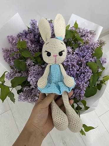 bubble tea: Вязаные игрушки амигуруми: зайка в голубом платьице и мишка с — 2