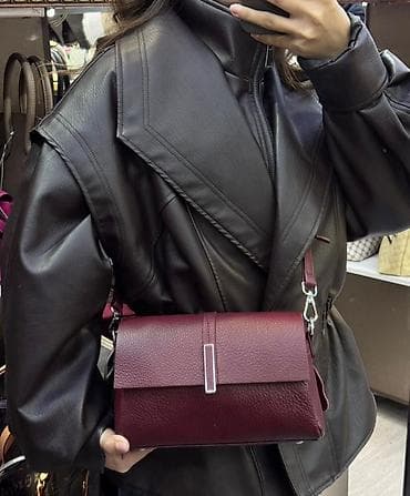 Сумка-кроссбоди из мягкой фактурной натуральная кожа с лаконичным