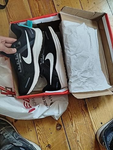 Ботинки: Мужские кроссовки, 42, Nike, Новый, цвет - Черный, Платная доставка — 1