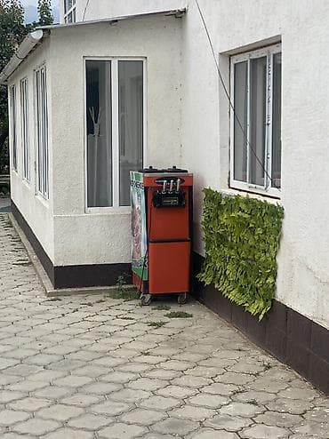 Продаю аппарат для мороженого! Брал сам в этом году в Мае! Работает
