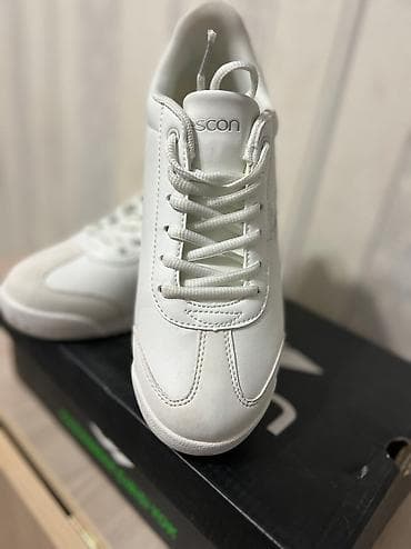 Туфли: Женские кроссовки новые один раз одевала — 1