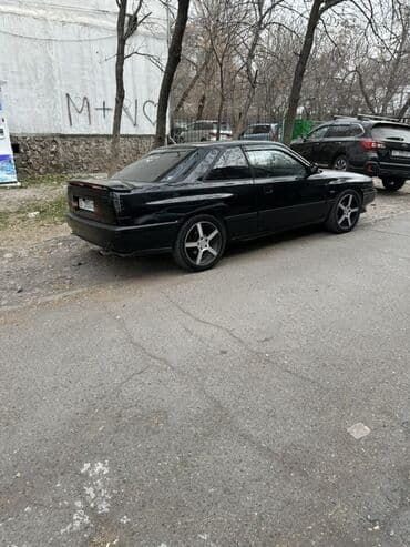 дрифт авто: Купе черного цвета — редкий классический автомобиль конца 80‑х/начала — 1