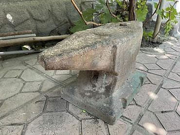 кузня: Кузнечный наковальня двурогая Советская Вес 95-100кг Состояние видно — 3