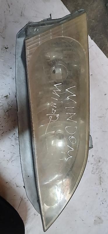 Передняя правая фара Toyota 1999 г., Б/у, Оригинал, Япония — 1