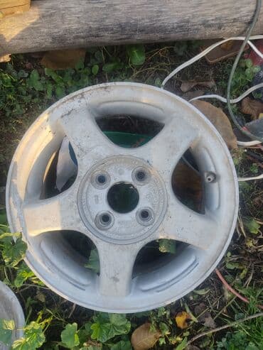 Литые Диски R 14 Volkswagen, 1 шт, отверстий - 4, Б/у at lalafo.kg Литые Диски R 14 Volkswagen, 1 шт, отверстий - 4, Б/у