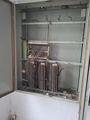 red bull: Телефонный распределительный шкаф с комплектующими (ретро, СССР) — 2