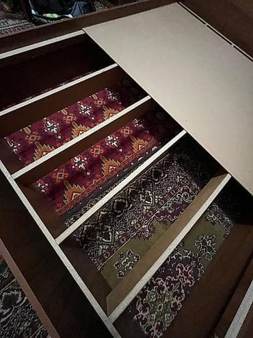 sofa bed: Двуспальная кровать с высоким изголовьем и встроенными тумбами + — 5