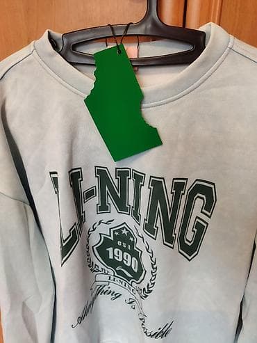 футболка лининг: Свитшот LI-NING с крупным фронтальным принтом “LI-NING” и эмблемой — 2