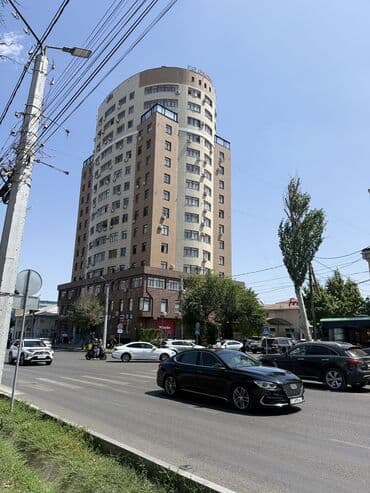 дом под офис: Сдается помещение 15 м2 30000 сом и депозит Первая линия. Доступ — 8