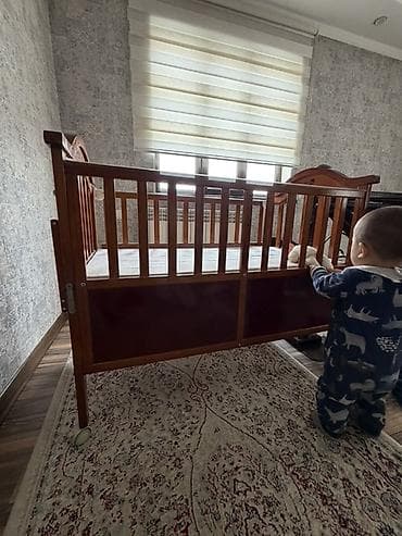 детская игрушечная коляска: Детская деревянная кроватка-манеж - Материал: массив дерева с лаковым — 2