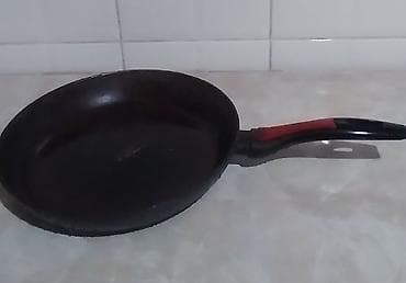 посуда кухонная: Сковородка с ручкой, Турция, б/у, Цена 500с. ниже не просите не будет — 1