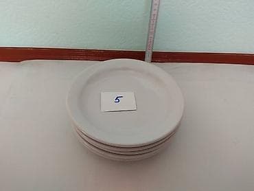 солонки: Продаю: 1. Блюдо глиняное, диаметр 36 см., цена 200 сом; 2. Тарелки — 4